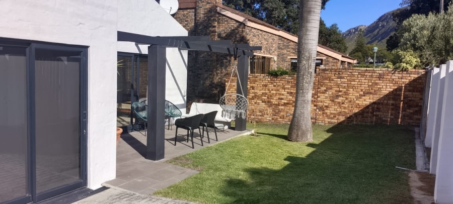 To Let 3 Bedroom Property for Rent in Voelklip Western Cape